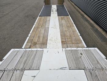 MAX 110 / 3 X STEERING AXLE / HYDRAULIC RAMP
